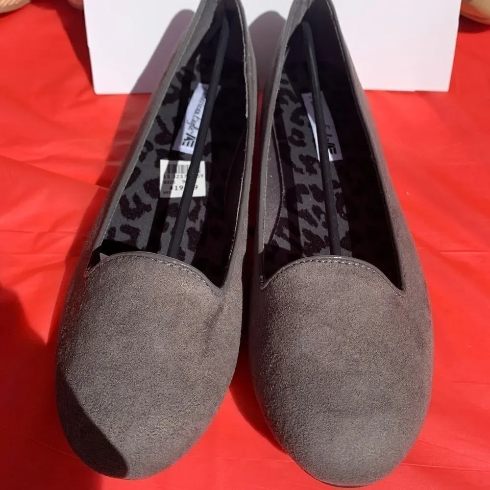 Suede-like Gray Flats by American Eagle‎